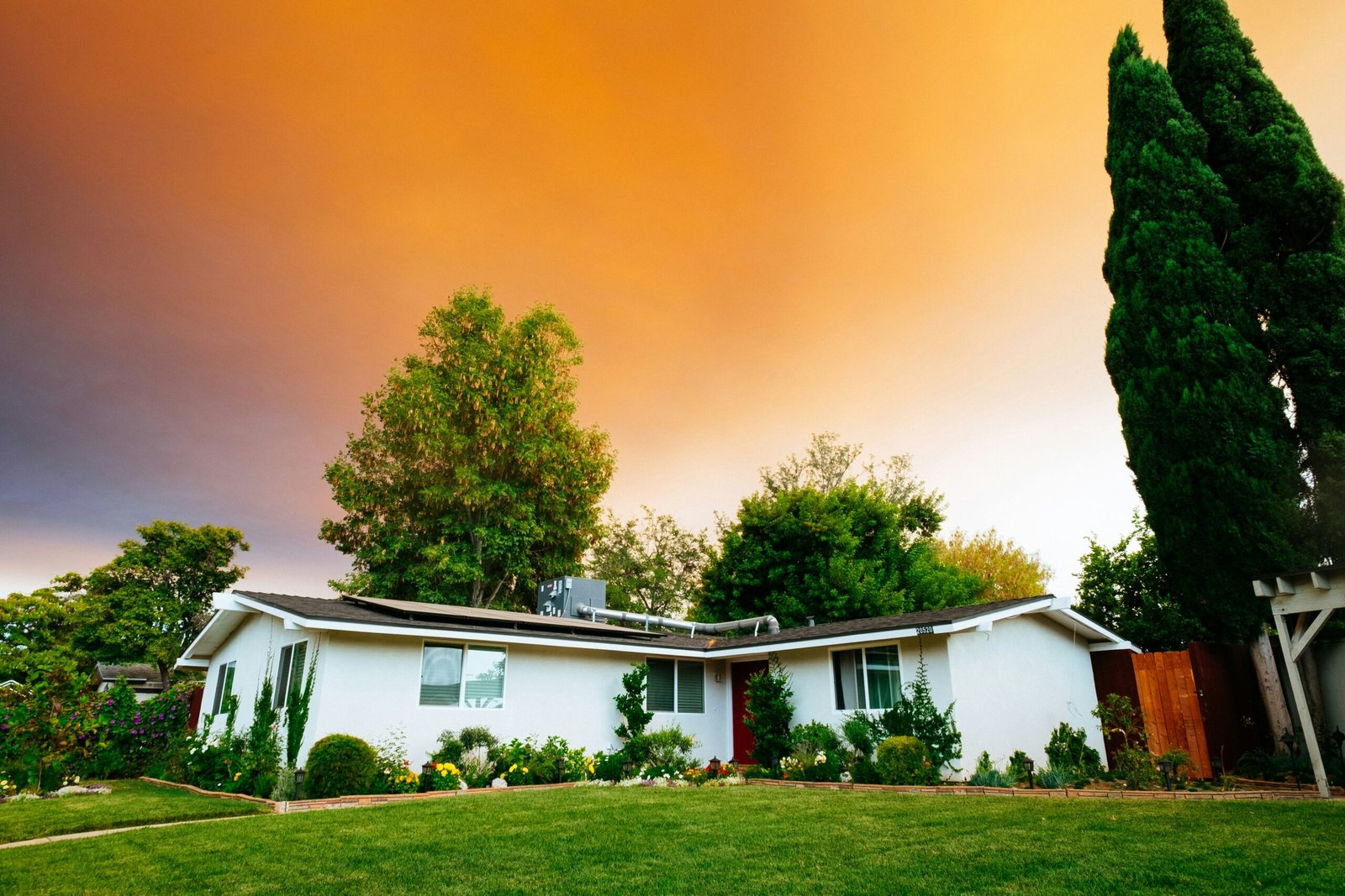 landscape photography of bungalow house